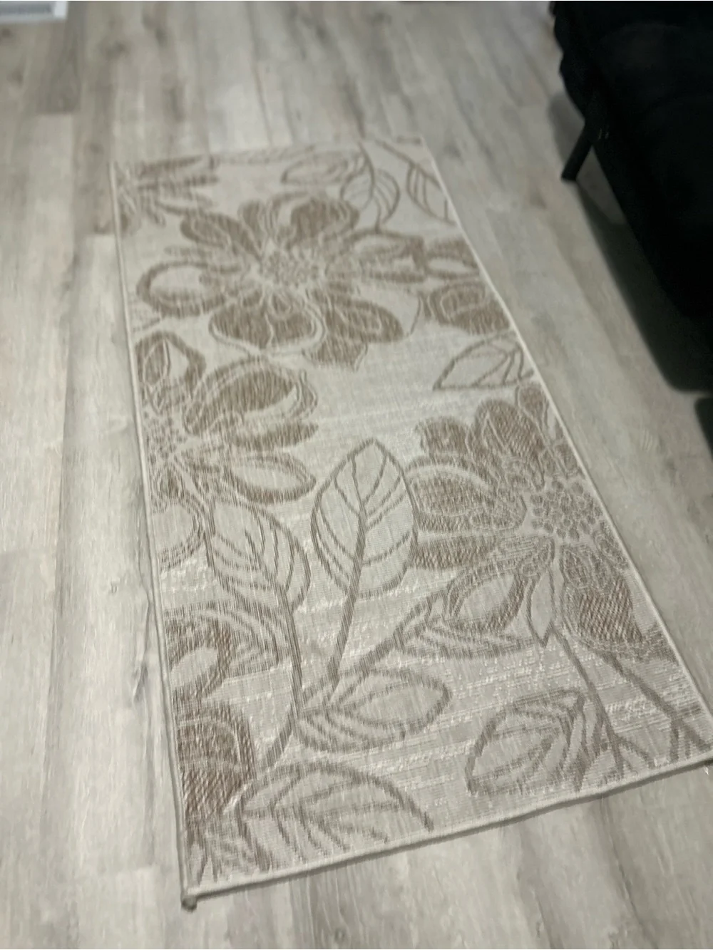 Room & retreat Neutral Floral Area Runner Rug - Beige and Cream 2 x 5 ft